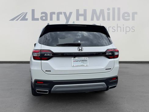 Used 2024 Honda Pilot Touring image 4