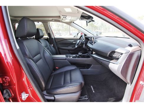 Used 2023 Nissan Rogue SV w/ SV Premium Package image 25