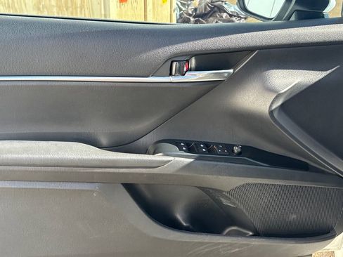 Used 2020 Toyota Camry SE image 6