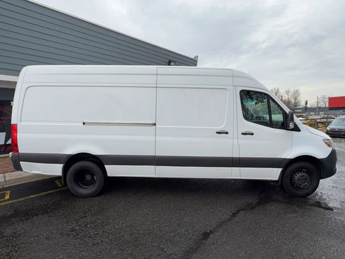 Used 2020 Mercedes-Benz Sprinter 3500 image 4
