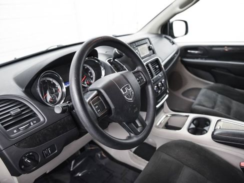 Used 2015 Dodge Grand Caravan SXT image 19