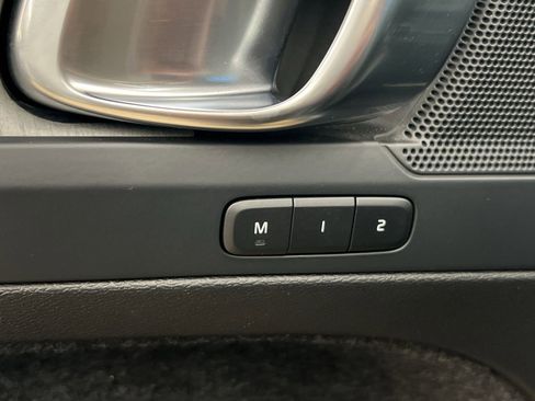 Used 2024 Volvo XC40 B5 Core w/ Climate Package image 27