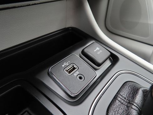 Used 2020 Jeep Cherokee Latitude Plus image 30