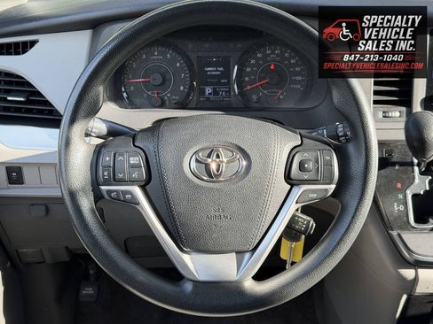 Used 2015 Toyota Sienna LE FWD image 37
