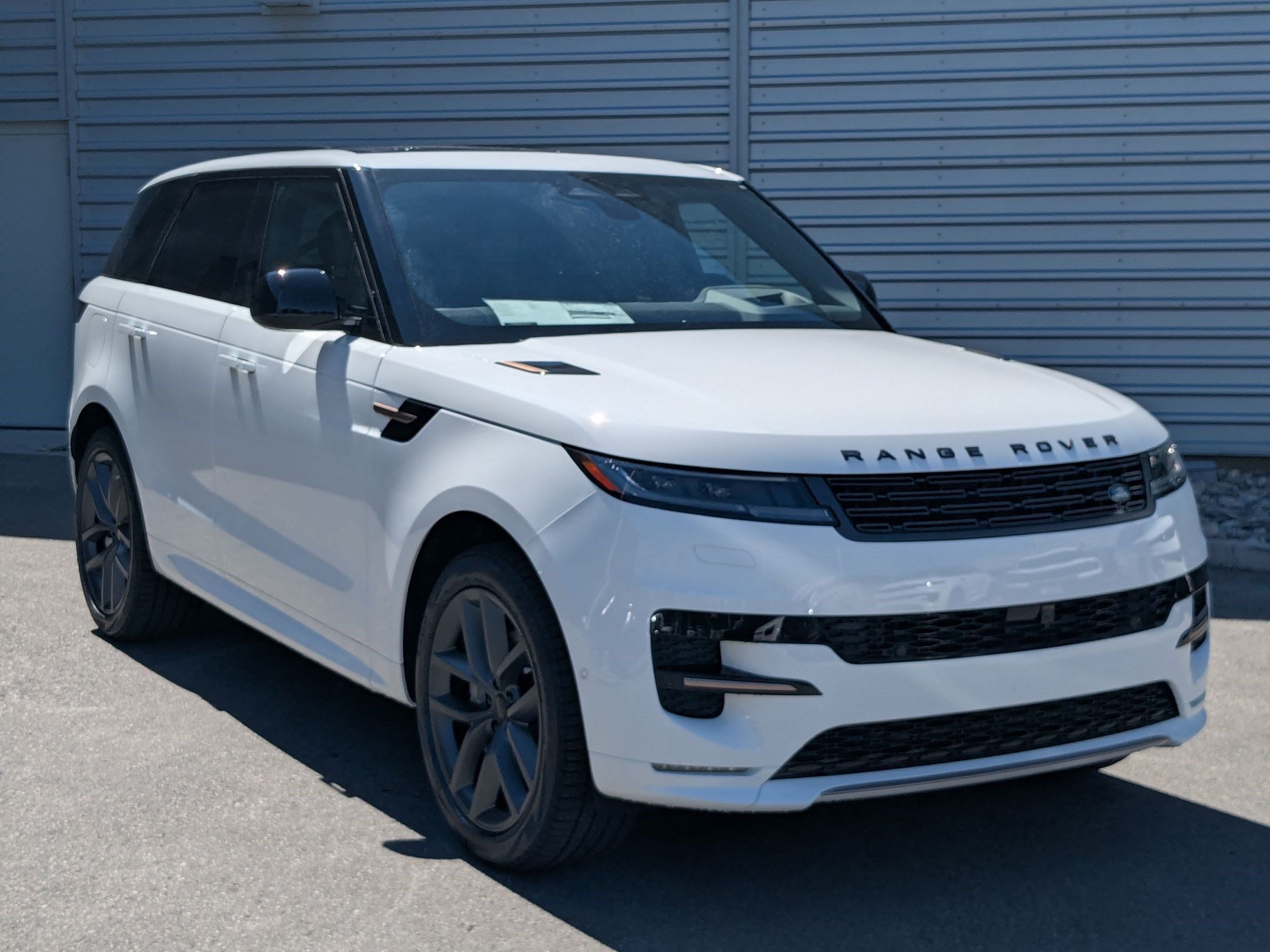 New 2026 Land Rover Range Rover Sport Dynamic SE AWD/4WD image 3