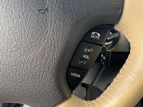 Used 2004 Ford Thunderbird RWD image 19