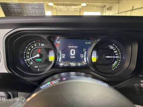 Used 2025 Jeep Wrangler Unlimited Sahara image 16