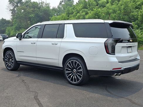 Used 2025 Chevrolet Suburban High Country AWD/4WD image 4
