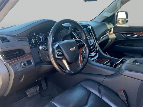 Used 2020 Cadillac Escalade Premium Luxury RWD image 18