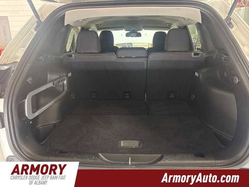 Used 2017 Jeep Cherokee Latitude image 27
