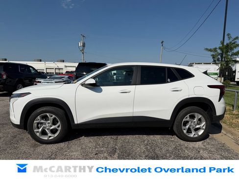 Used 2024 Chevrolet Trax LS w/ LS Convenience Package FWD image 6