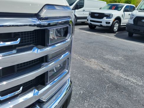 Certified 2025 Ford F250 Lariat w/ Lariat Ultimate Package AWD/4WD image 3