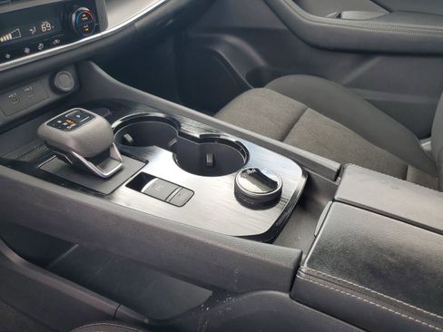 Used 2024 Nissan Rogue SV image 19