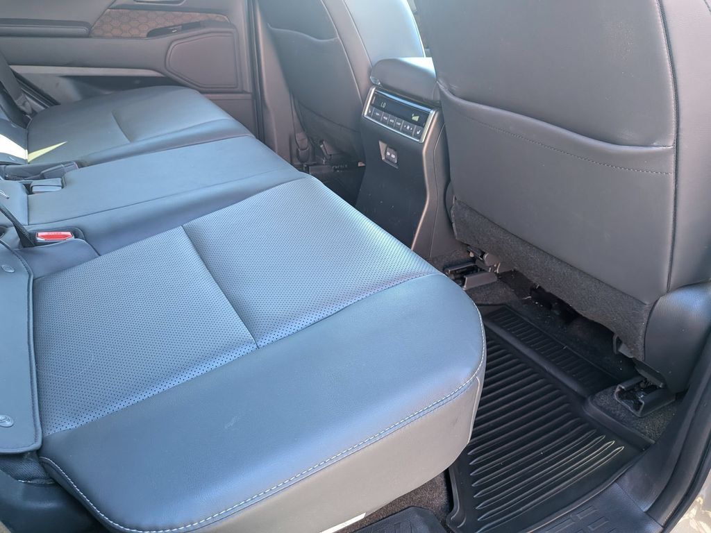 Used 2024 Lexus GX 550 w/ Accessory Package (31) AWD/4WD image 26