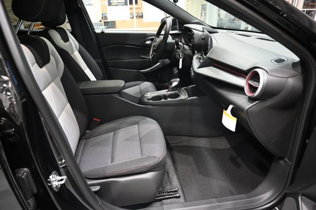 New 2026 Chevrolet Trax RS w/ Sunroof Package FWD image 10