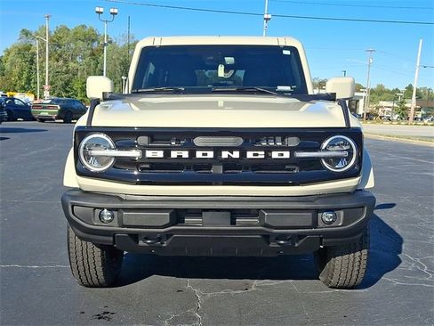 New 2025 Ford Bronco Outer Banks image 2