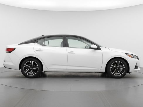 Used 2025 Nissan Sentra SV FWD image 11