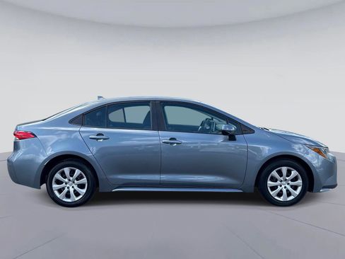 Used 2020 Toyota Corolla LE image 2