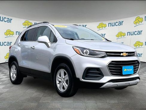 Used 2020 Chevrolet Trax LT w/ LT Convenience Package AWD/4WD image 1
