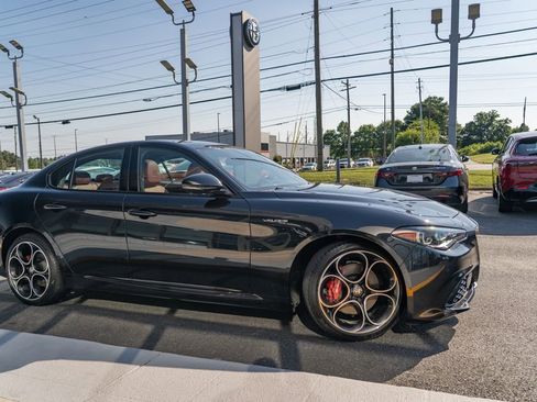 Used 2024 Alfa Romeo Giulia Veloce AWD/4WD image 10