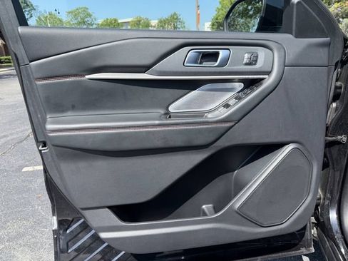 Used 2025 Ford Explorer ST AWD/4WD image 11