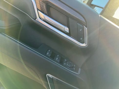 Used 2024 Chevrolet Silverado 3500 LT w/ Convenience Package image 11