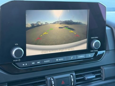 Used 2024 Nissan Pathfinder S image 18