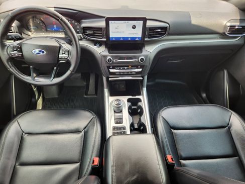 Used 2020 Ford Explorer XLT w/ Equipment Group 202A RWD image 8