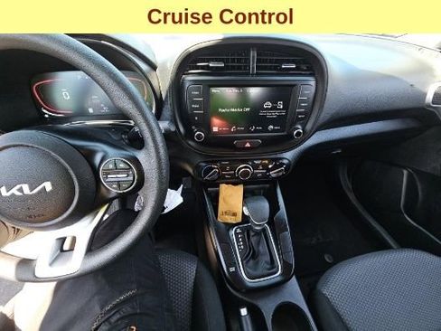Used 2025 Kia Soul LX w/ LX Technology Package FWD image 11