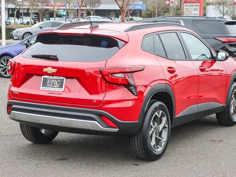New 2026 Chevrolet Trax LT w/ Sunroof Package image 4