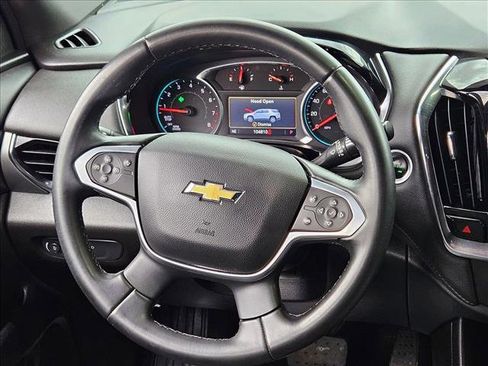 Used 2023 Chevrolet Traverse LT image 11