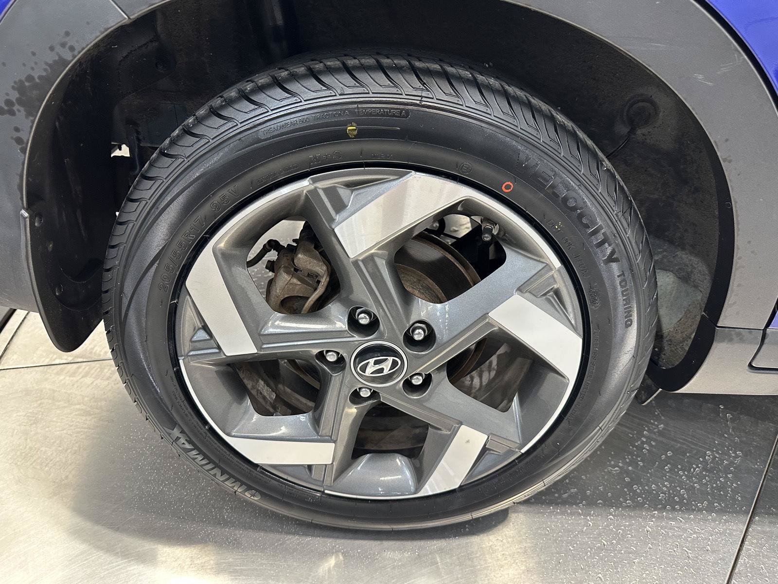 Used 2022 Hyundai Venue Limited FWD image 11