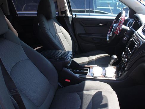 Used 2016 Chevrolet Traverse LT FWD image 4