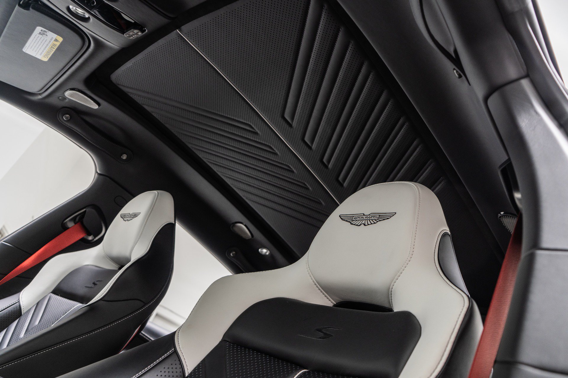 Used 2026 Aston Martin DBX S AWD/4WD image 18