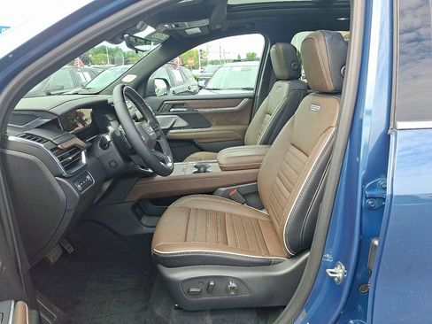Certified 2026 GMC Acadia Denali Ultimate w/ LPO, Floor Liner Package AWD/4WD image 14