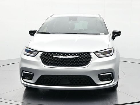 New 2026 Chrysler Pacifica Select image 2