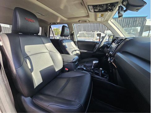 Used 2022 Toyota 4Runner TRD Off-Road Premium AWD/4WD image 4