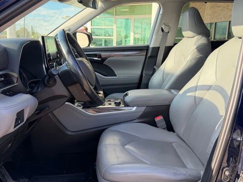 Used 2021 Toyota Highlander Limited AWD/4WD image 9