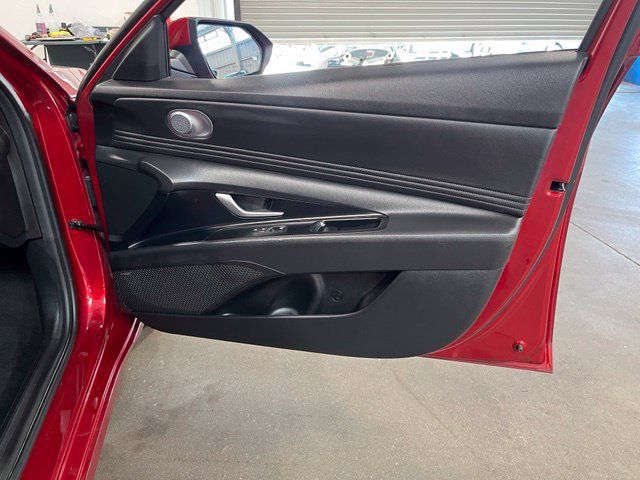 Used 2024 Hyundai Elantra Limited FWD image 14