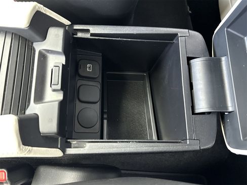 Used 2018 MAZDA MAZDA3 Grand Touring image 38