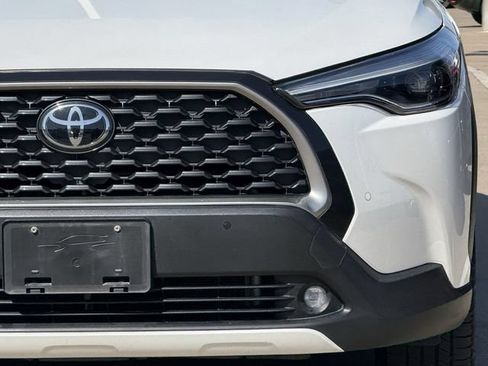 Used 2022 Toyota Corolla Cross XLE w/ Convenience Package FWD image 9