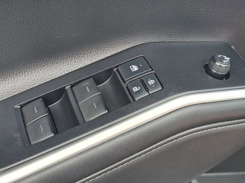 Used 2021 Toyota Highlander XLE AWD/4WD image 20
