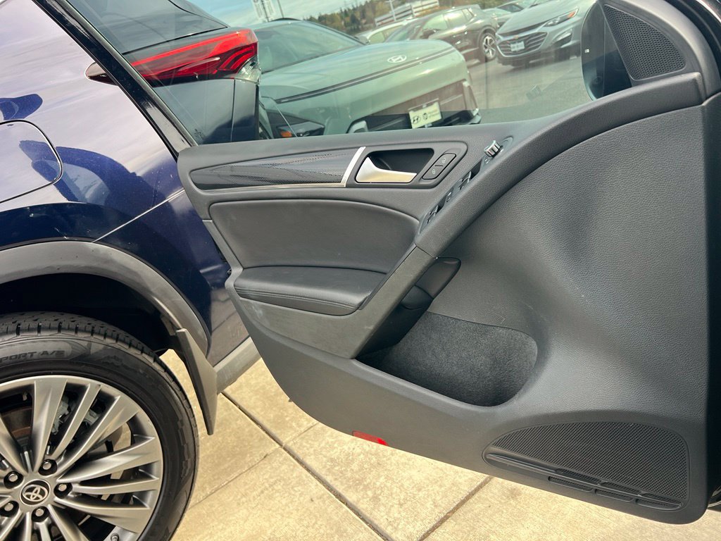 Used 2014 Volkswagen GTI Driver's Edition FWD image 18
