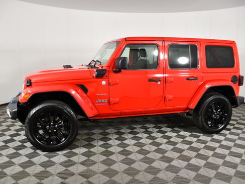 Used 2024 Jeep Wrangler Unlimited Sahara AWD/4WD image 9