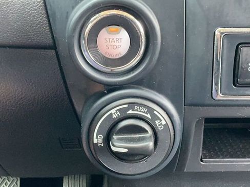 Used 2022 Nissan Titan SV image 21