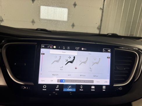 Used 2024 Chrysler Pacifica Touring-L image 24