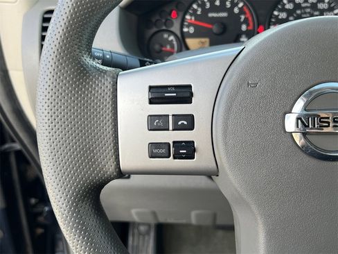Used 2015 Nissan Frontier SV image 12