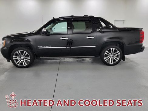 Used 2013 Chevrolet Avalanche LTZ AWD/4WD image 5