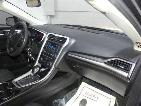 Used 2016 Ford Fusion SE image 24
