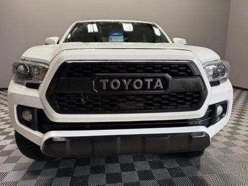Used 2019 Toyota Tacoma TRD Off-Road image 3